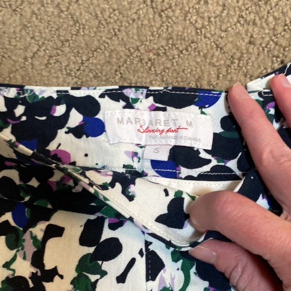 Margaret M shorts, size small - Picture 2 of 5